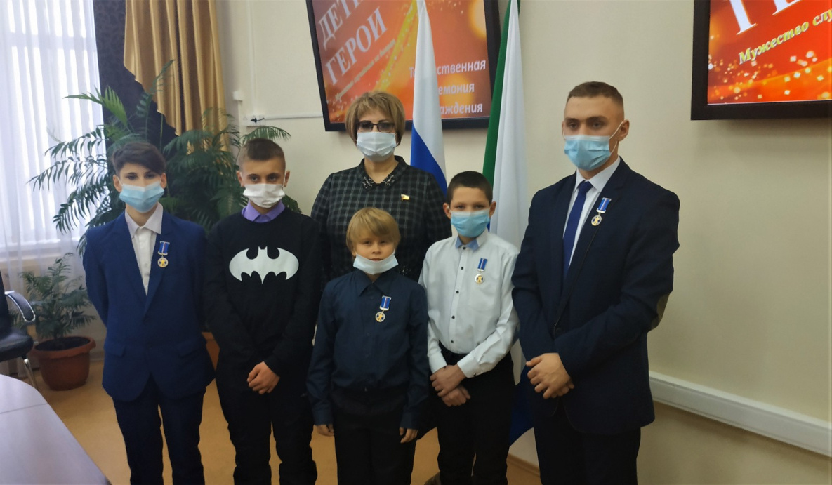 В Хабаровске поблагодарили детей, спасших жизни другим
