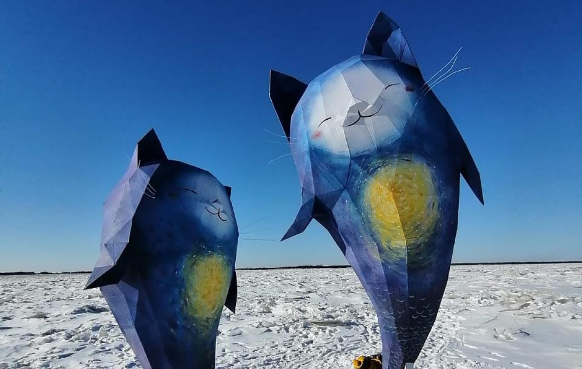 Выставку «Наречие» на набережной Хабаровска открыли гигантские «Рыбокотики»