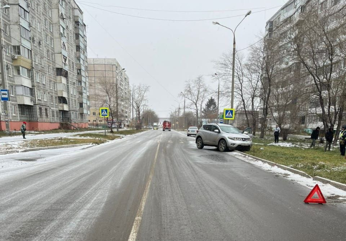 В Хабаровском крае на скользкой дороге перевернулось такси