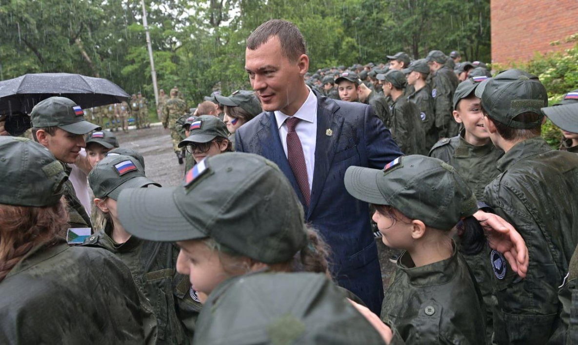 Михаил Дегтярев встретился с курсантами краевого патриотического центра 
