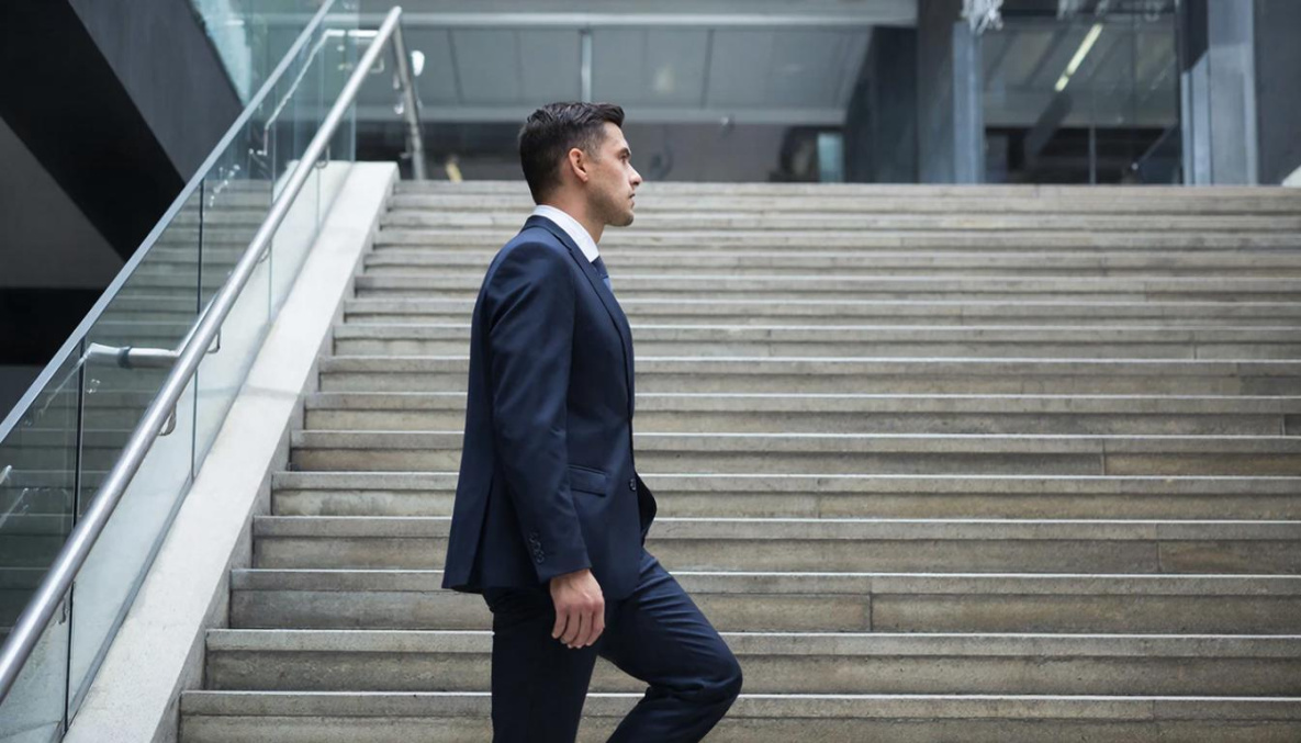 Гороскоп на 17 февраля: Весам сегодня грозит повышение на работе