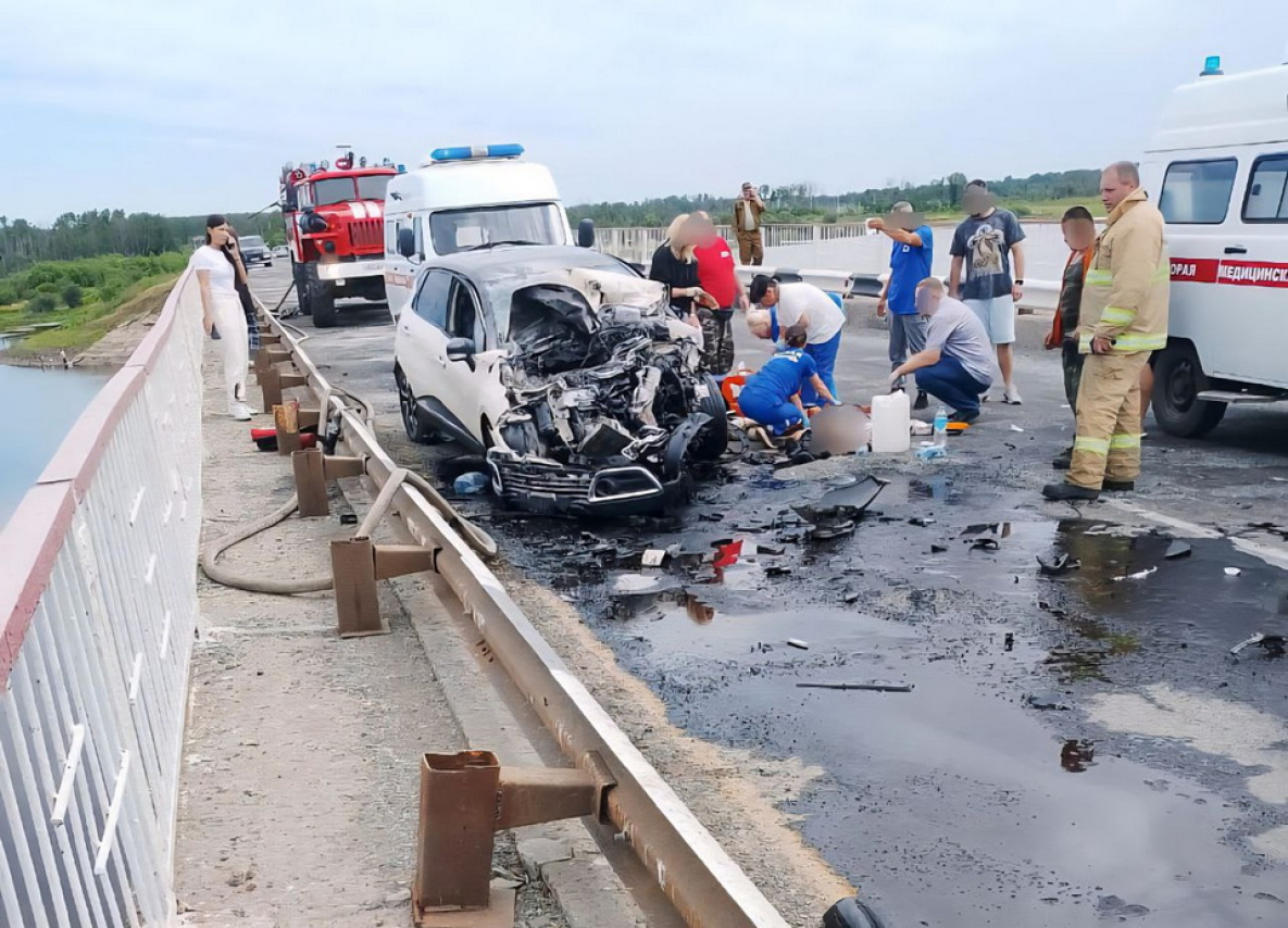 В Хабаровском крае автомобиль насмерть сбил дорожного рабочего
