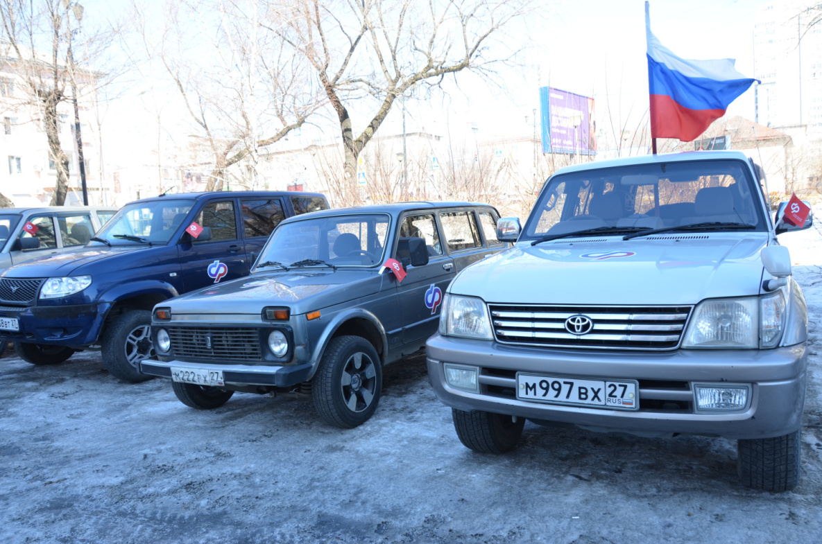 Хабаровское отделение Соцфонда РФ передало в зону СВО 14 автомобилей 
