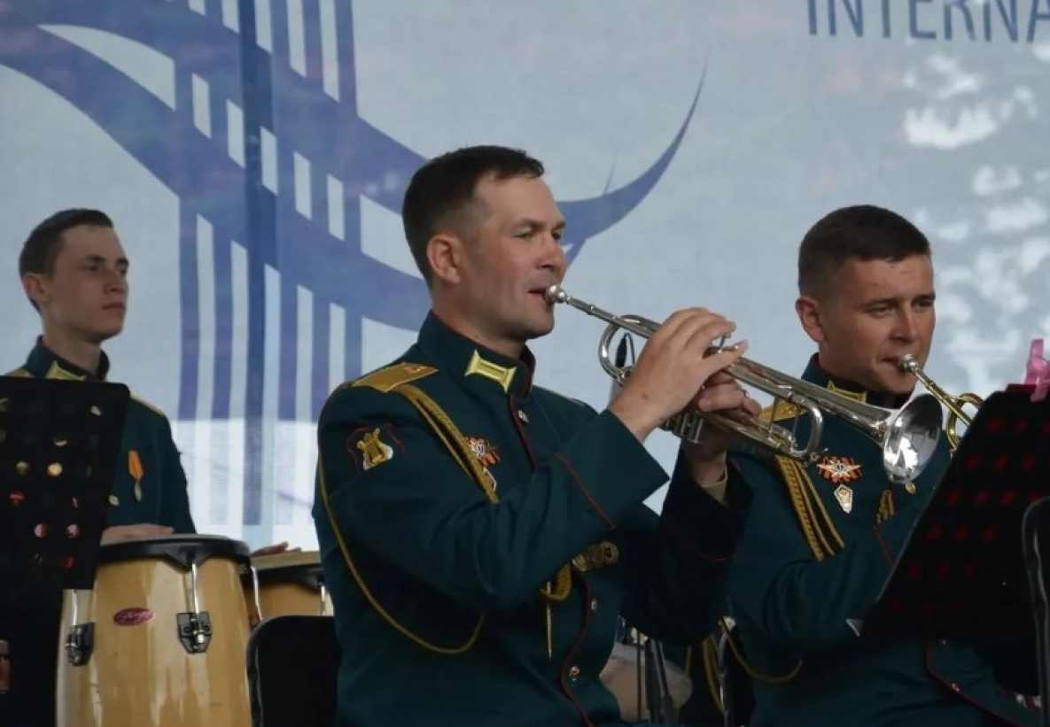 Участники «Амурских волн» выступят на открытых сценах хабаровских парков