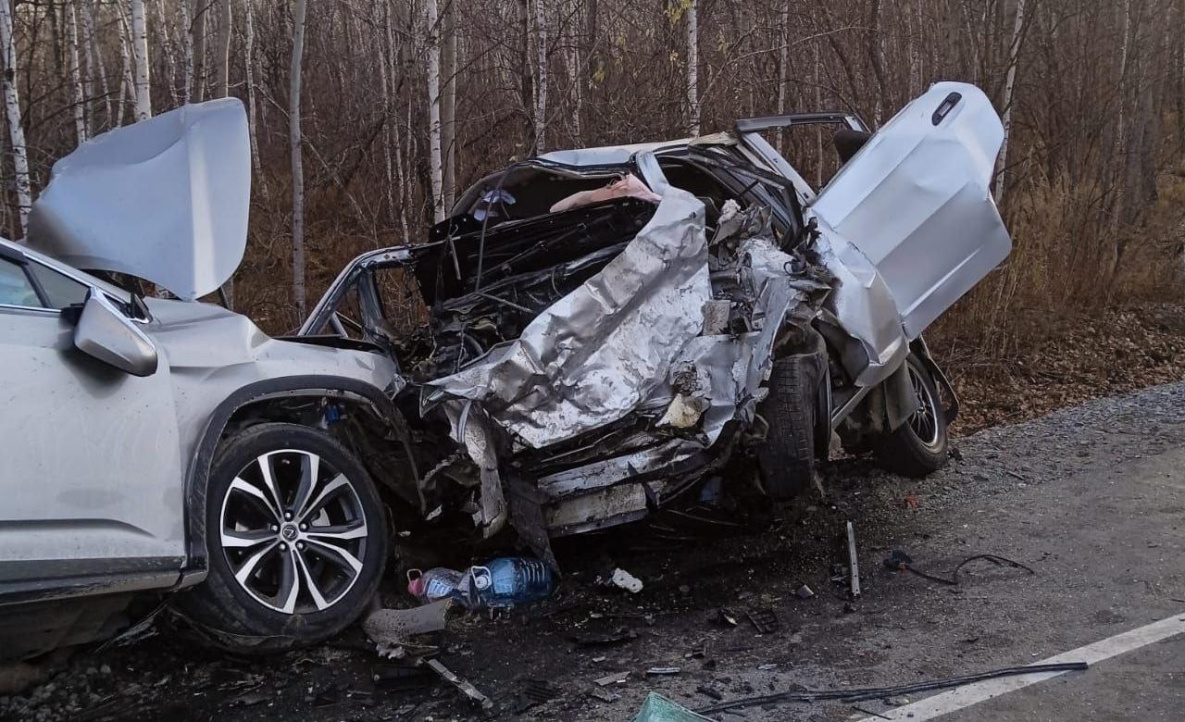 В Хабаровском крае два человека погибли в страшном ДТП | 27.10.2023 |  Хабаровск - БезФормата