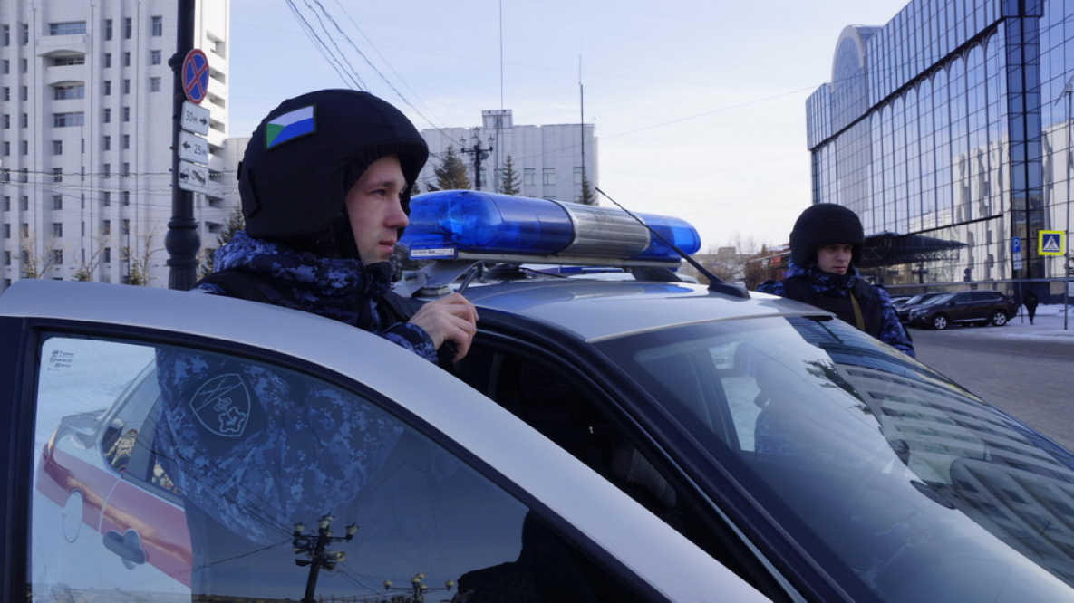Бойцы Росгвардии задержали мужчину за угрозу взрыва в хабаровском ТЦ «Стрелка»