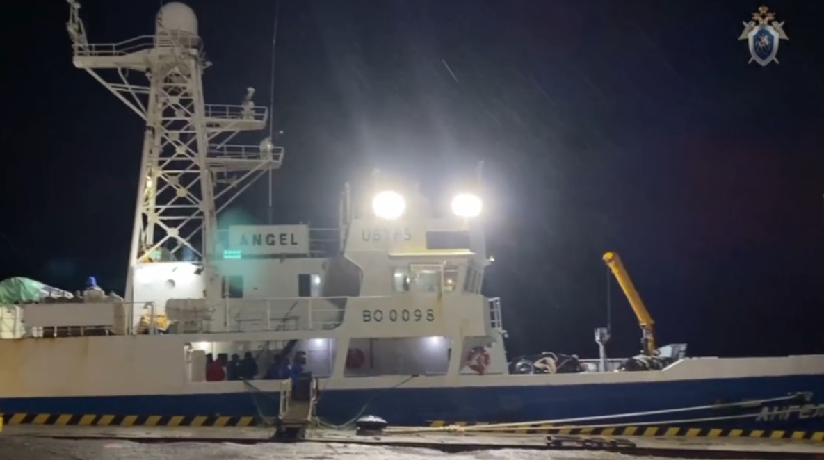 Спасённый в Охотском море доставлен в больницу Магадана