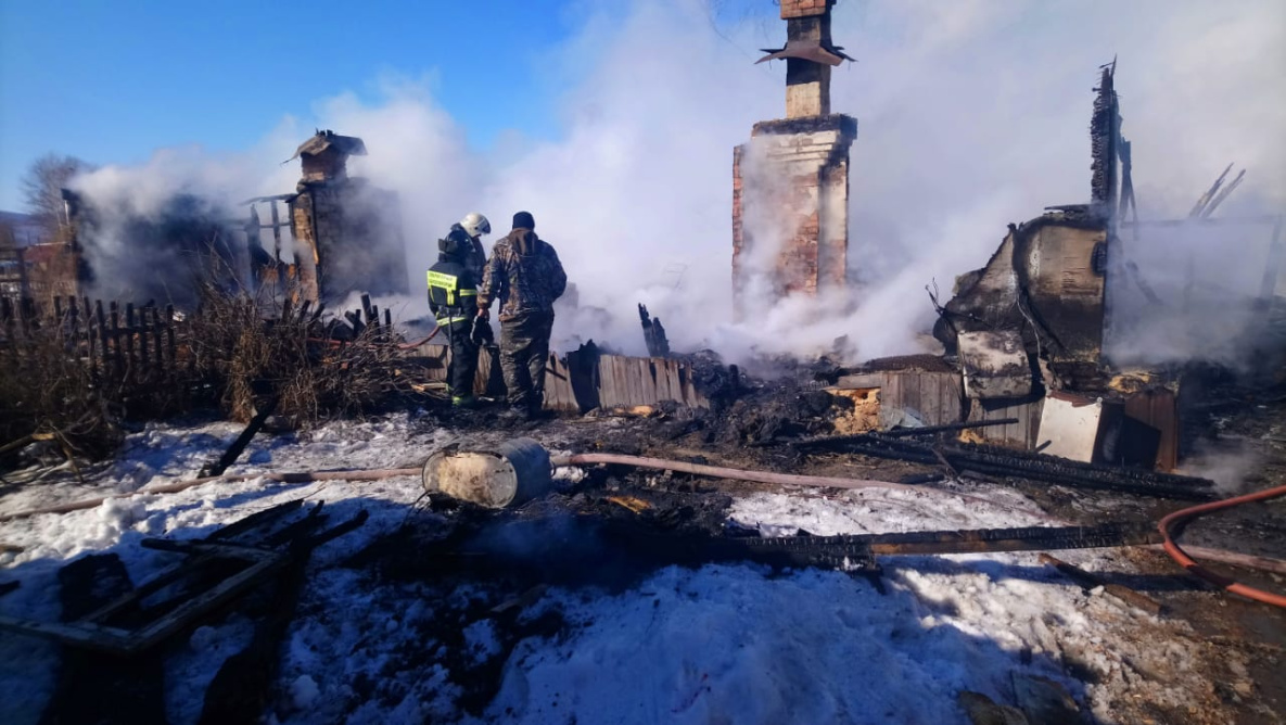 Два ребёнка погибли при пожаре в Солнечном районе Хабаровского края