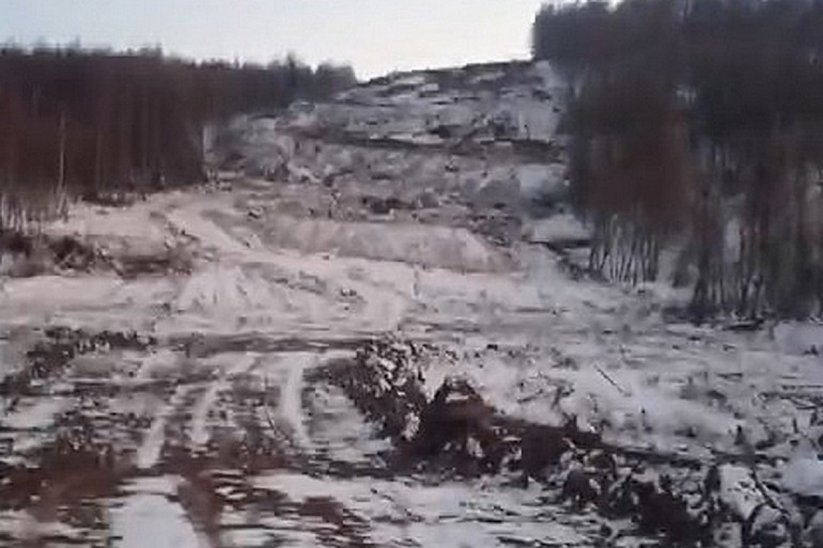 В Хабаровском крае нерестовую реку перегородили дорогой