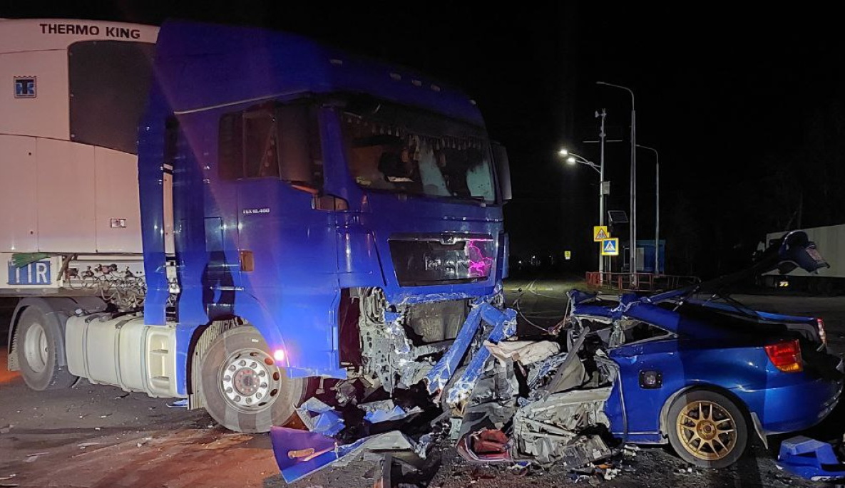 Три человека за ночь погибли в ДТП с фурами в Хабаровском крае