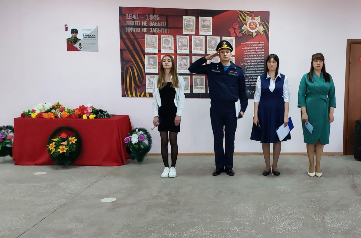 В Мариинской школе Ульчского района открыли доску героя