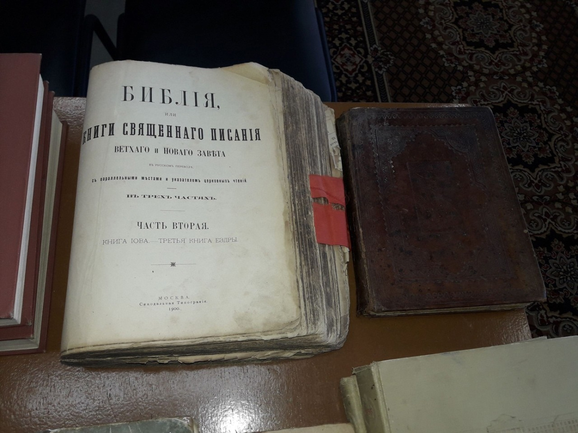 Библию столетней давности покажут на выставке в Хабаровске