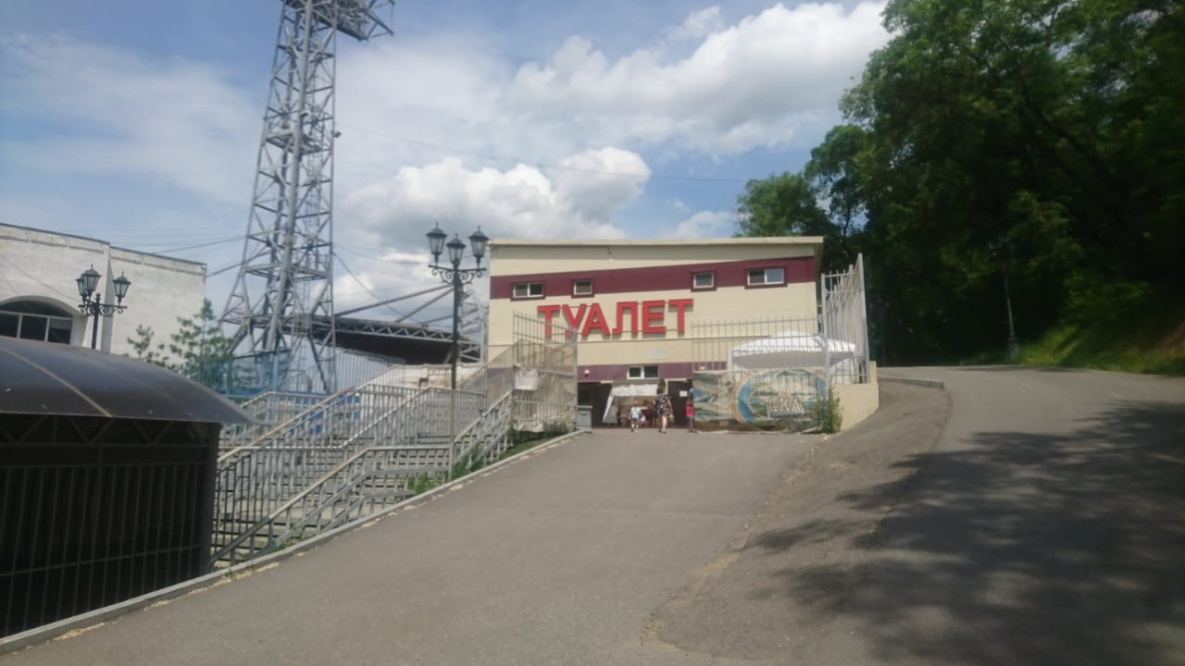 Хабаровчан возмутило отсутствие туалетов на набережной Амура