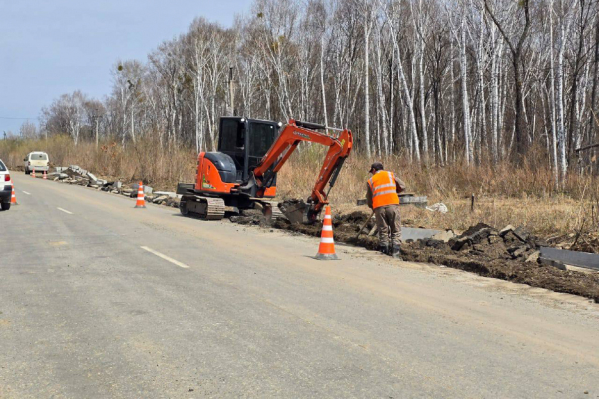 Дорогу к селу Казакевичево в Хабаровском крае ремонтируют по нацпроекту