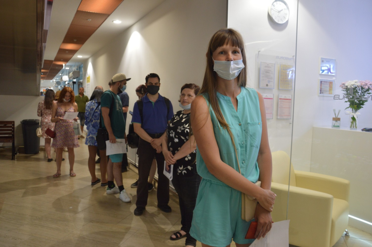 Хабаровчане выстраиваются в очереди за вакциной Спутник-V