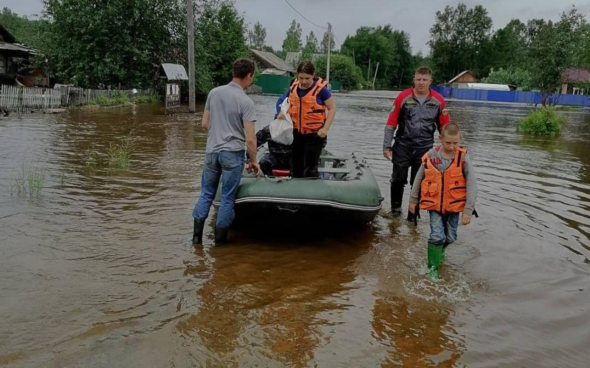 Вода отступает из затопленного района Хабаровского края
