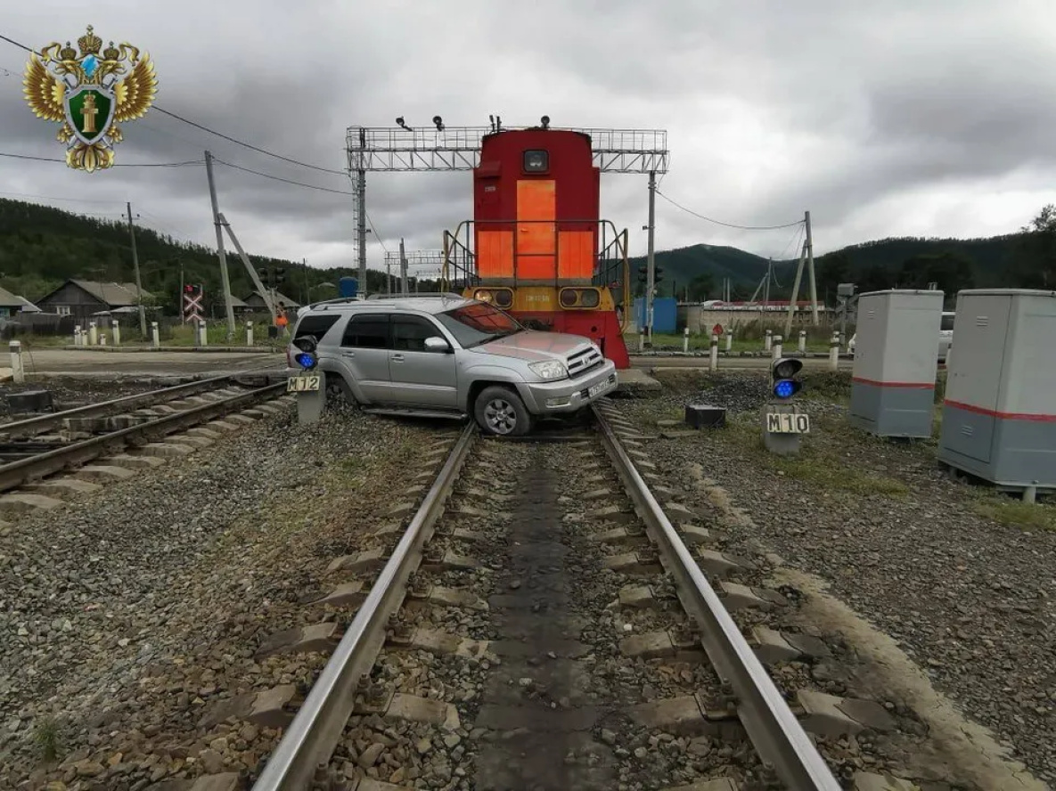 Локомотив столкнулся с автомобилем в Хабаровском крае