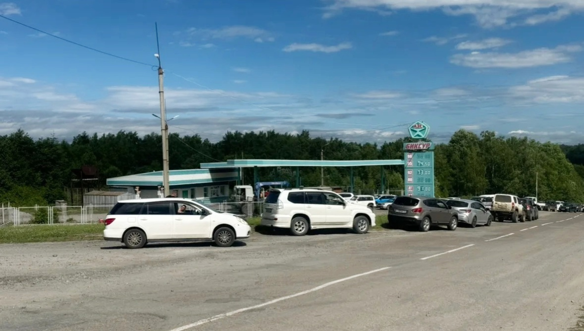 Комсомольский НПЗ начал отгрузку бензина на местные АЗС