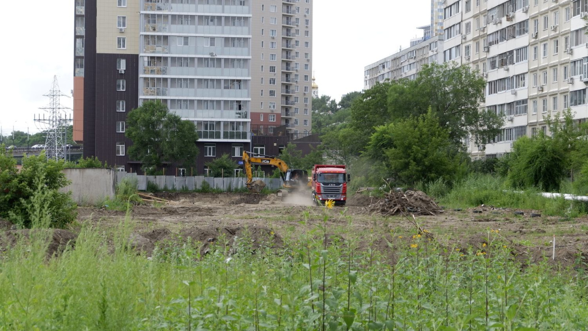 Стройка без разрешения развернулась в центре Хабаровска